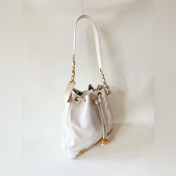 Beautiful Excellent Condition 🤍 CHANEL bucket bag, 1995 Collection 🤍 - Picture 12 of 16